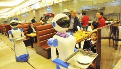 餐廳現(xiàn)機器人“服務員” 會說40句基本用語
