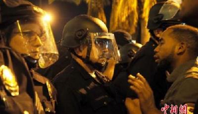 美遭槍殺非裔青年父母怒斥警員自辯虛假無禮 