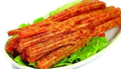 還請外教吃辣條？央視曝光：廉價辣條致癌