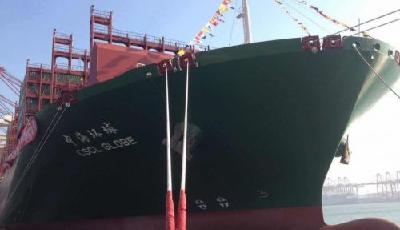 青島港迎來19100TEU世界最大集裝箱船首航