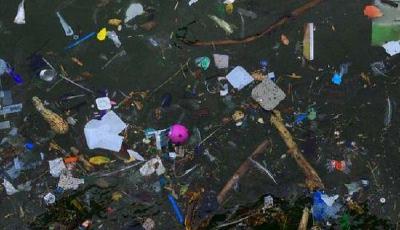 全球海洋塑料垃圾5萬億塊 重量超2艘游輪