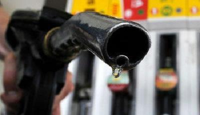 今夜24時(shí)油價(jià)下調(diào) 90號(hào)汽油每升降0.13元 