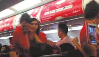 “大鬧亞航男女”飛抵南京后拒絕下飛機(圖)