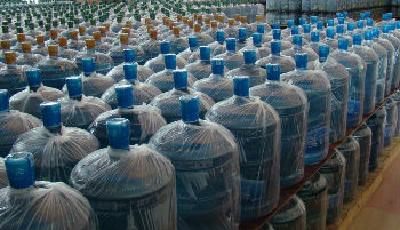 桶裝水集體淪陷的背后：桶裝水屢陷質量危機