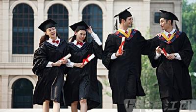 畢業(yè)季大學(xué)校長開講“最后一課” 臨別寄語接地氣