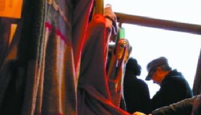 工廠直銷羊絨衫比電商便宜不靠譜:余料加工而成