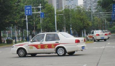 “駕照新規”多條謠言新年又傳一遍 警方逐一澄清