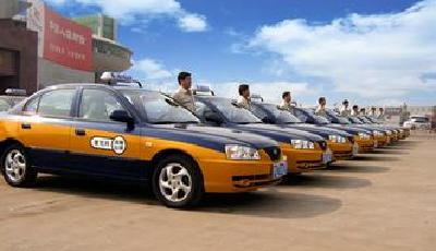 出租車停運事件:三方"不滿意"出租車"兩頭怨"