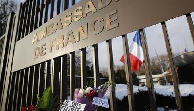 法警方全力圍捕嫌犯　國際社會齊聲譴責