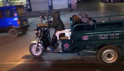 7歲男童深夜開三輪車20公里接回醉酒父親