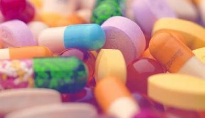 濟南警方查扣500余萬粒“毒膠囊” 藥芯為過期藥加玉米面