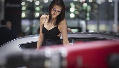 "肉隱肉現"讓車展變味 是否取消引關注