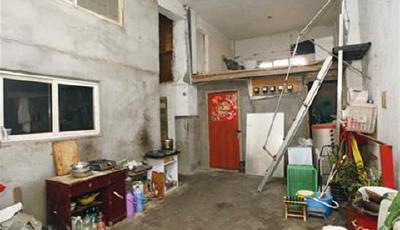 青島最大群租房拆除 1000㎡老廠房被隔成65個小間