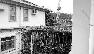 別墅區違建遮光照 城管來兩次都沒用？