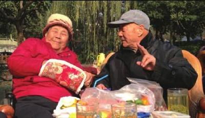 成都老夫妻鉆石婚 收到奧巴馬夫婦賀卡祝福