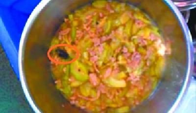 網(wǎng)曝小學(xué)午餐有蟑螂 校方:圖與食堂菜不符