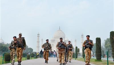 印度600人大掃除 奧巴馬卻放泰姬陵“鴿子” 