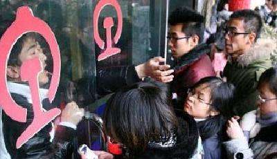 羊年春運旅客增加1億 動車出行成主流