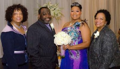 找不到心儀對象 美國40歲女子自己嫁給自己