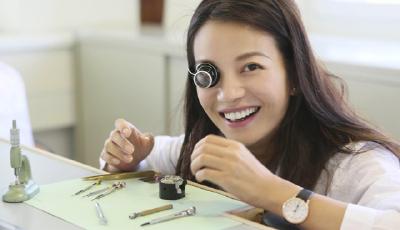 從小燕子到商人：趙薇的影視帝國雛形漸顯