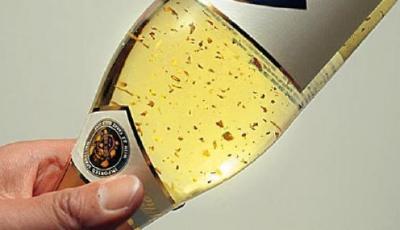 金箔入酒？對健康無益無害 滿足感官需要