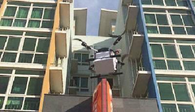 首單無人機(jī)送貨記：北京五環(huán)內(nèi)禁飛 快遞員在后面追(圖)