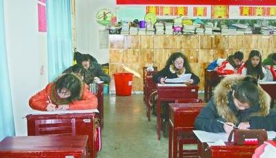 師生同場考試 成績不在年級前10校長請喝茶