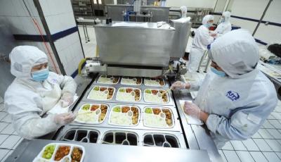 動車盒飯揭秘：為防異物將照X光 15元盒飯占30%