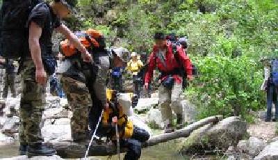 假驢友街頭行乞被識破暴打 要飯要水還要香煙