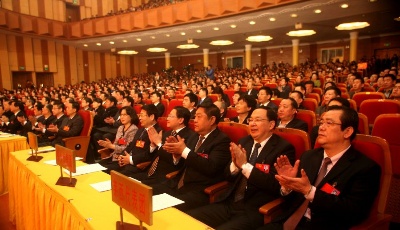 人大代表尽责表达百姓心声 热议交通、养老等问题
