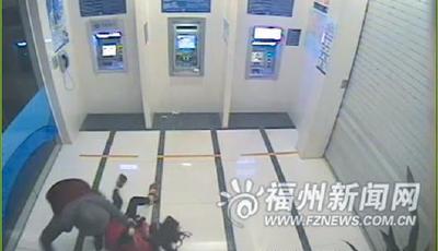 圖文：女漢子遭遇劫匪 16秒空手奪刀