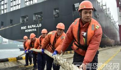 青島港：大干快上“羊”帆遠航