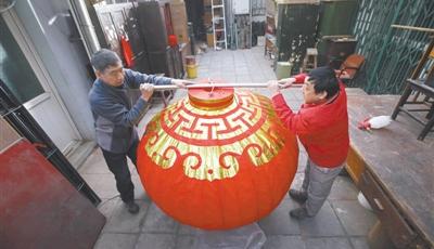 天安門紅燈籠制作者：傳統制燈手藝恐后繼無人