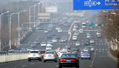 耗資100多億元 爭議纏身的車檢制度改改行不行？