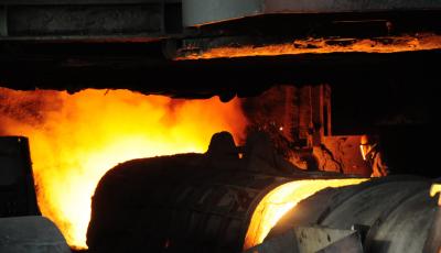 國內鋼鐵行業(yè)進入“嚴冬”：鋼鐵價格不如白菜