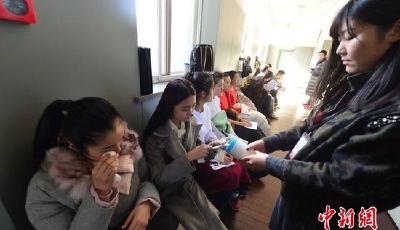 中戲主持專業要求素顏進場 考生臨場卸妝(組圖)