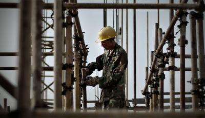 北京春季招建筑工人月均工資9621元 秒殺白領