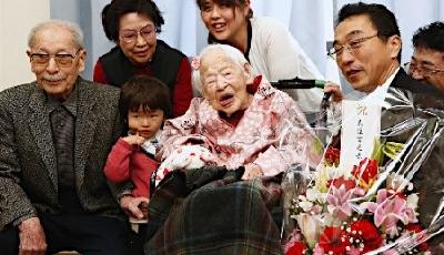 117歲長壽老人慶生 揭秘8個(gè)長壽的性格特征