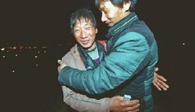 山洞男承認(rèn)撒謊六年未寄錢回家 什么矛盾讓他不敢回家