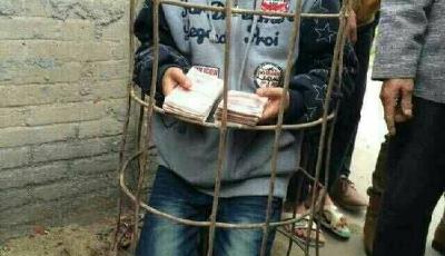 廣西10歲男孩偷錢遭困豬籠浸水塘 冷到不行才讓走