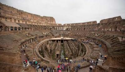 美國兩名女子在羅馬斗獸場墻壁刻字被捕