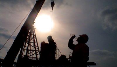 國際油價暴跌至六年新低 供過于求或延續至明年