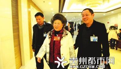 “老干媽”國外價格翻倍 陶華碧：只賺外國人的錢