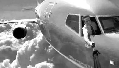 多國博物館禁用“自拍桿” 網友評論毀譽參半