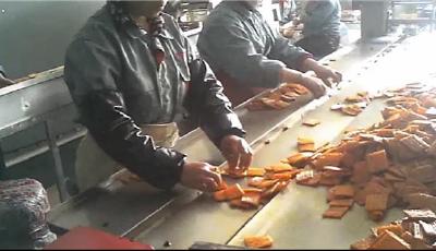 辣條黑作坊夾縫求生：無證生產(chǎn)打游擊 4年換3地