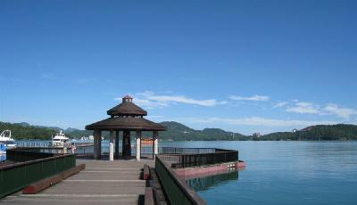 臺灣一列車出軌翻覆 一名大陸女游客受傷送醫(yī)