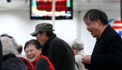 滬深股市18日大幅上漲  滬指創(chuàng)下近7年新高