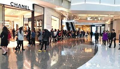 香奈兒降價(jià)后門店前排起長隊(duì) 其他品牌暫未跟進(jìn)