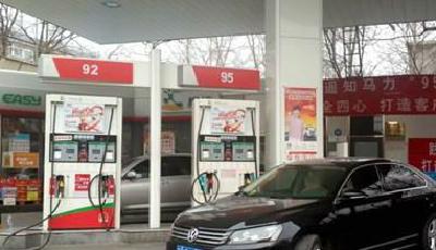 國內油價周四或再下調 92號汽油望回歸6元附近