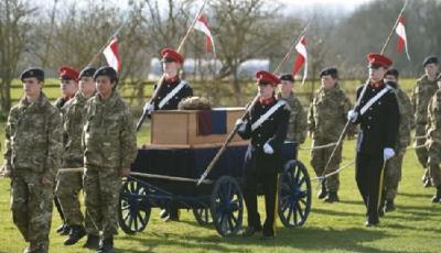 理查三世重新下葬 后裔“卷福”到場讀詩